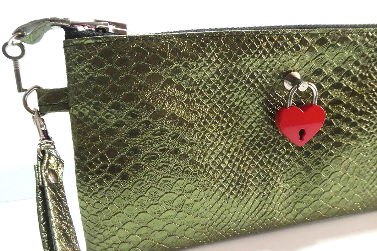 Clutch bag w/ padlock in Snake