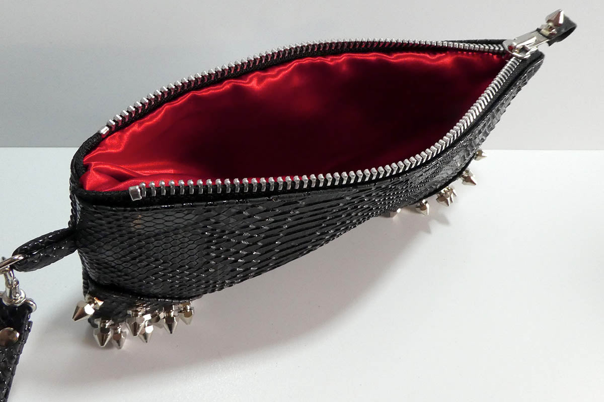 Clutch bag w/ spikes in Snake