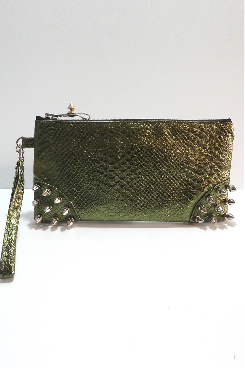 Clutch bag w/ spikes in Snake