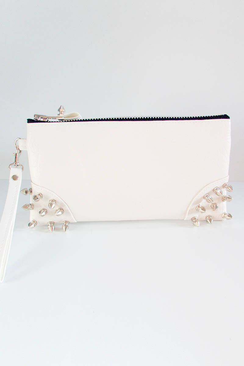 Clutch bag w/ spikes in Leatherette