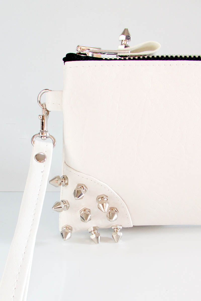 Clutch bag w/ spikes in Leatherette