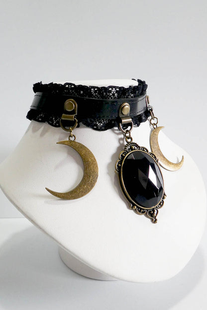 Moon and Pendant in Gold