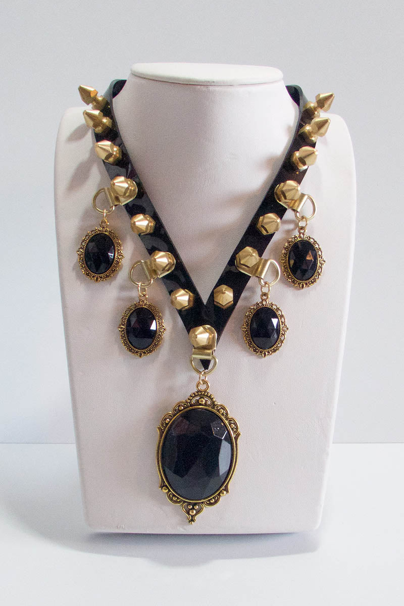 Baroque Pendant Necklace in Gold