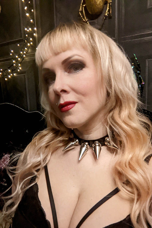 Giant Spikes Choker